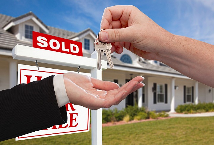 sold The Benefits Of Hiring A Local Conveyancer