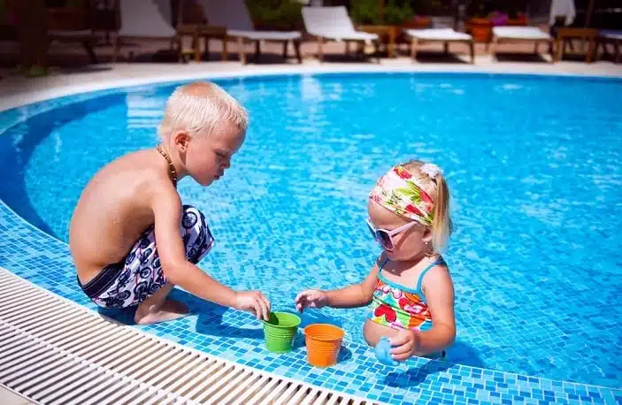 swimming-pool swimming-pool